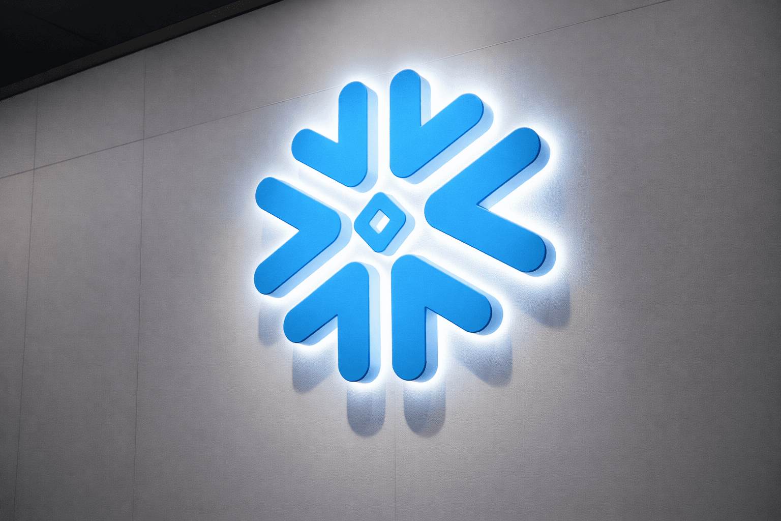 Snowflake raises FY27 guidance after signing $6B AWS Graviton deal